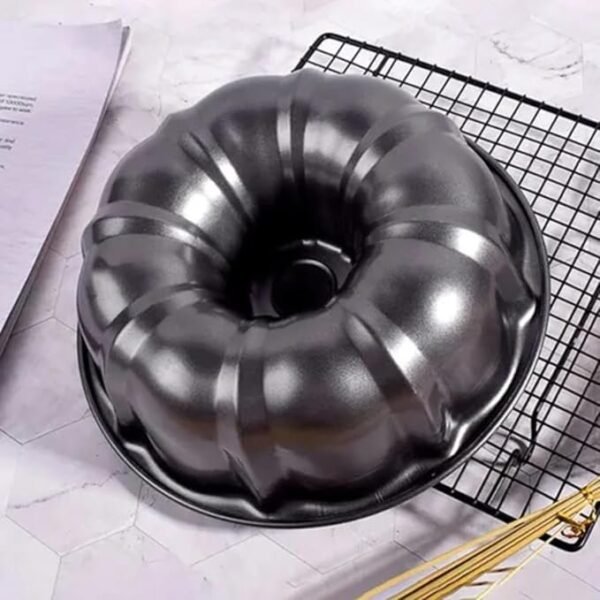 Forma Antiaderente de Pudim e Bolo com Furo Central Tipo Bundt Ideal para Sobremesas e Assados Decorativos Resistente e Durável Fácil de Desenformar Perfeita para Uso Doméstico e Profissional - Imagem 2