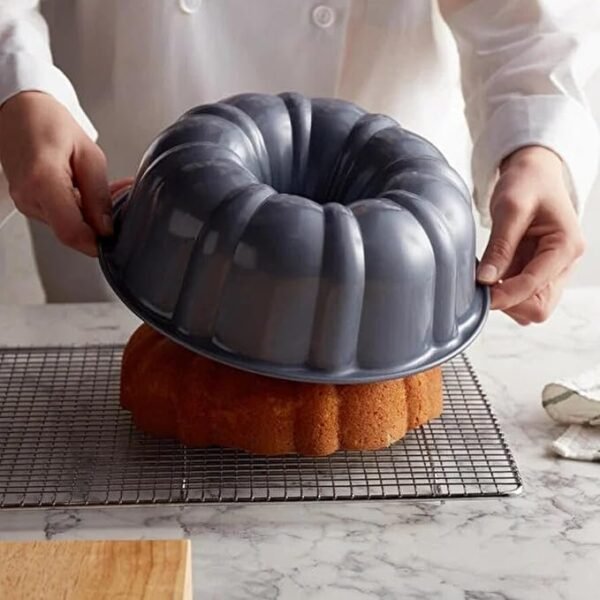 Forma Antiaderente de Pudim e Bolo com Furo Central Tipo Bundt Ideal para Sobremesas e Assados Decorativos Resistente e Durável Fácil de Desenformar Perfeita para Uso Doméstico e Profissional - Imagem 3