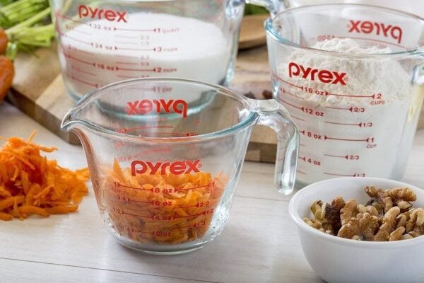 Pyrex Essentials (3 unidades) Conjunto de copos medidores de vidro, (1, 2 e 4 xícaras) copos medidores para preparar, assar e cozinhar, forno pré-aquecido, máquina de lavar louça, freezer e microondas - Imagem 5