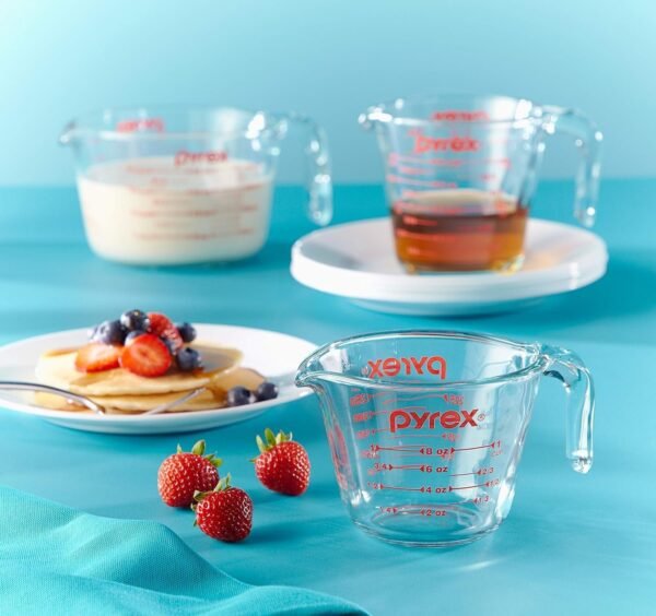 Pyrex Essentials (3 unidades) Conjunto de copos medidores de vidro, (1, 2 e 4 xícaras) copos medidores para preparar, assar e cozinhar, forno pré-aquecido, máquina de lavar louça, freezer e microondas - Imagem 6