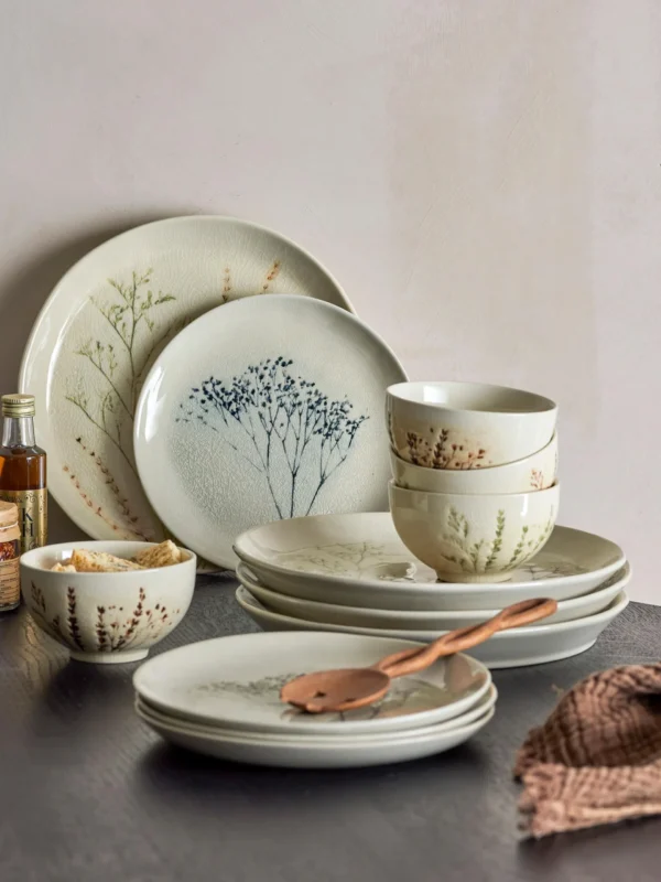 Serviço de mesa artesanal com motivo de erva-doce Bea, 4 pessoas (12 uni.)